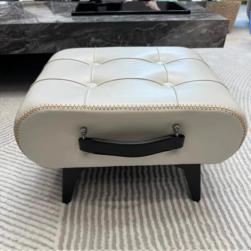 Italienischer Light-Luxury Lederhocker in Oil-Wax-Optik – Tragbarer Schuhwechsel- & Fußhocker mit Griff für Wohnzimmer, Flur & Sofa