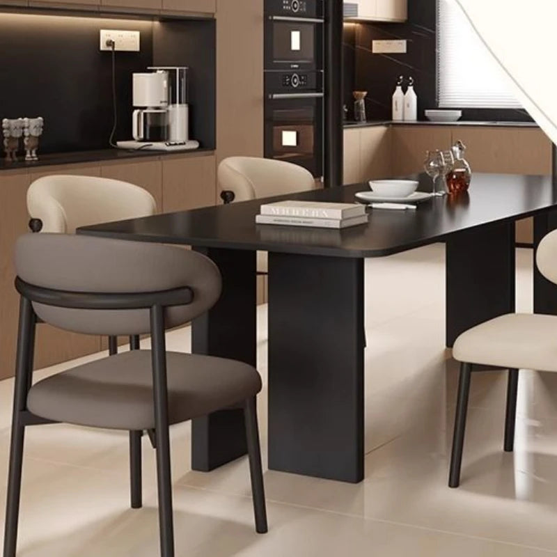 Italienischer Polster-Esszimmerstuhl aus Leder – Moderner Küchenstuhl mit Rückenlehne, High-Density Schaum & stabilem Eisenrahmen im nordischen Design