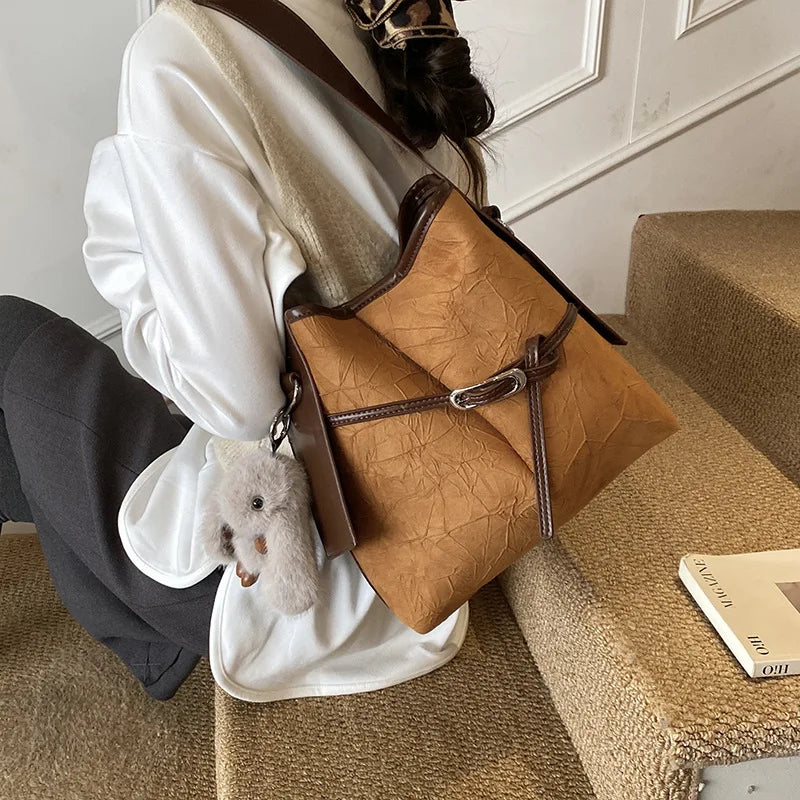 Dames Schultertasche – Sac seau rétro en cuir PU avec autocollants, grande capacité et grand confort