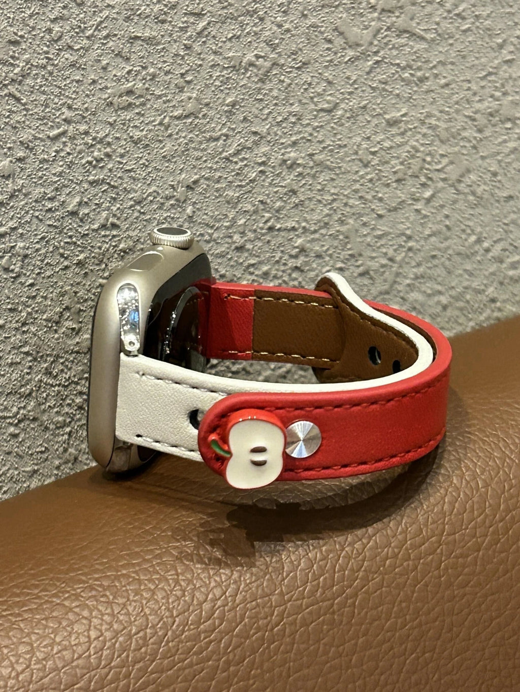 Elegante pulsera de cuero con bucle para Apple Watch de mujer – Correa de cuero de gran calidad de 38–46 mm y 49 mm para las series 1–11, SE y Ultra