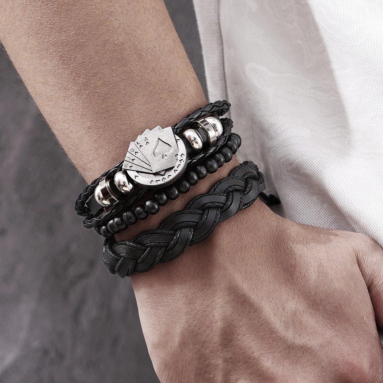 Punk Leder Wickelarmband mit Gitarren- & Unendlichkeits-Symbol – Geflochtenes Vintage Armband mit Holzperlen, Ethno Tribal Wristband für Damen & Herren