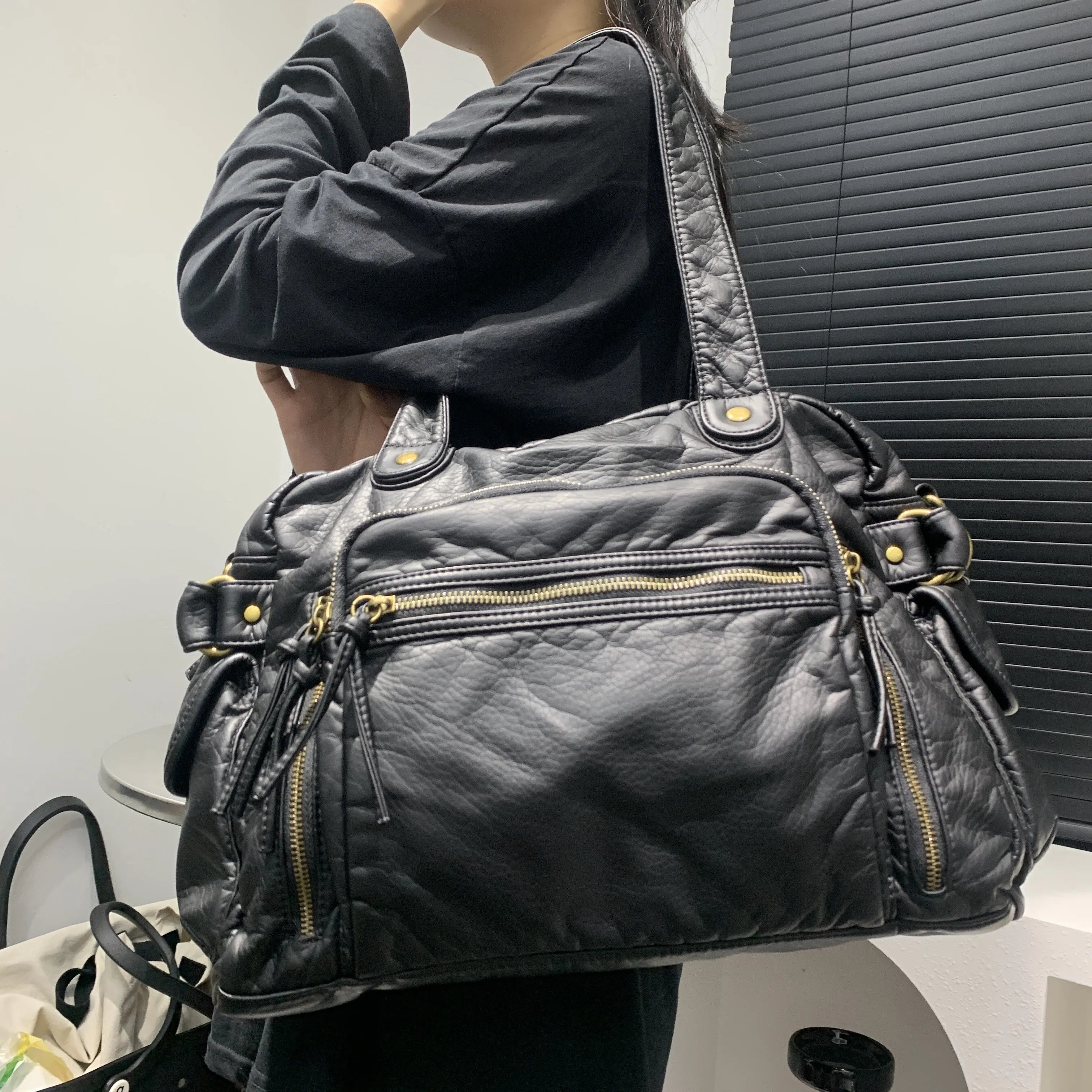 Damen Retro Tote Bag aus weichem PU-Leder – Große Y2K Punk Schulter- & Crossbody-Tasche mit Multi-Pockets