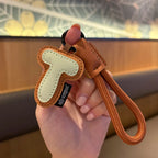 A–Z Leder Initialen Schlüsselanhänger – Geflochtenes Armband-Keyring mit Buchstaben Anhänger für Auto, Tasche & Accessoires