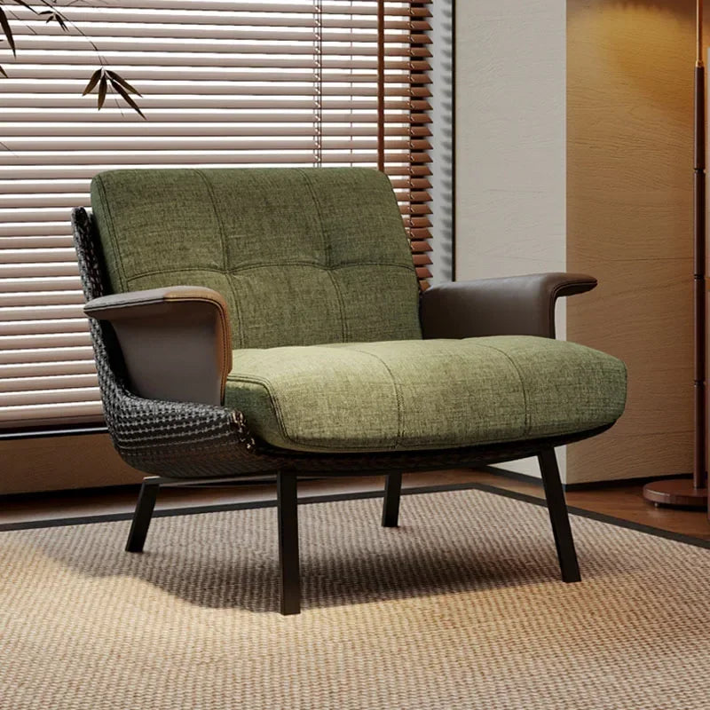 Fauteuil de designer ergonomique au style de luxe italien – Fauteuil élégant et minimaliste avec accoudoirs pour meubles de maison modernes 