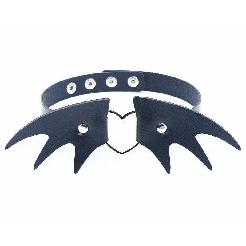 Punk Gothic Choker aus schwarzem PU-Leder – Fledermaus Halsband mit Herzschloss, Schlüssel & Spikes für Damen