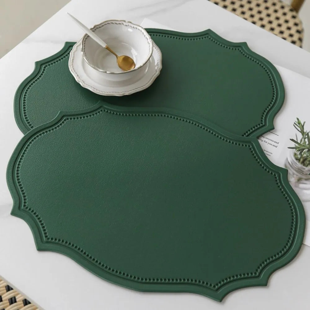 Grüne ovale Kunstleder Tischsets – Wendbare Luxus-Platzmatten aus weichem Kunstleder für Küche, Café & Esszimmer (1/4/10 Stück)