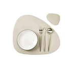 Orange Tischset &amp; Untersetzer Set aus PU-Leder – Öl- &amp; Wasserabweisende Platzsets in unregelmäßiger Form für Küche, Esstisch &amp; Café
