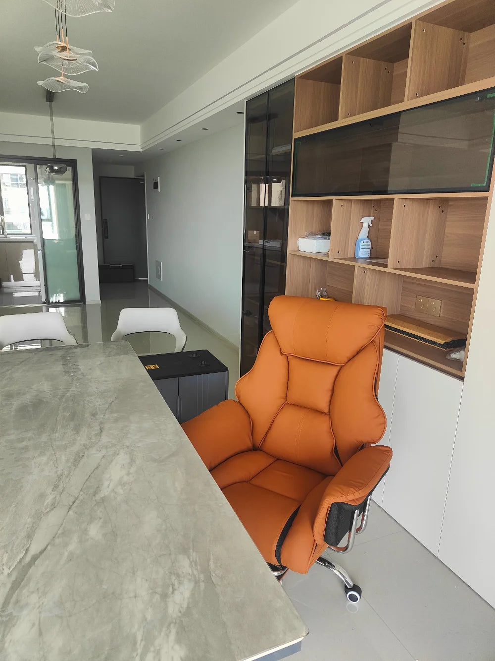 Bureau ergonomique Relax en cuir PU avec meubles de rangement – ​​Meuble de direction avec fonction de liège et aluminium pour le bureau à domicile 