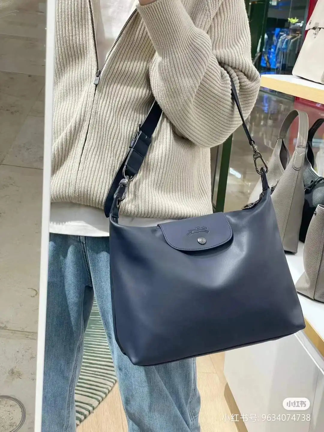 Longchamp Damen & Herren Schultertasche – Große Premium Leder-Tote Bag, Handgehalten & Crossbody, Wasserabweisend