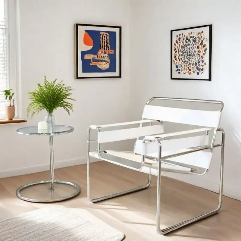Nordischer Designer-Sessel aus Edelstahl &amp; Sattelleder – Bauhaus Akzentstuhl mit Armlehnen für Wohnzimmer &amp; moderne Wohnräume