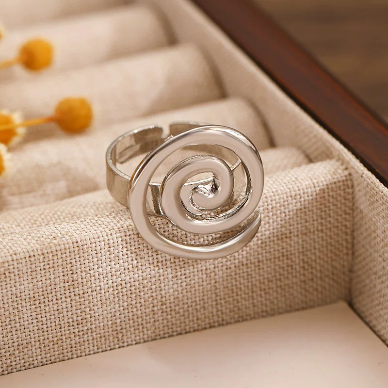 Hip Hop Lederkette mit Burning-Sun Anhänger – Vintage Sonnen Pendant im Whirlpool-Design, Geometrische Halskette für Herren & Boys