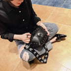 Damen Leder Bauchtasche mit Totenkopf-Design – Schwarze Fanny Pack & Crossbody Belt Bag für Festivals, Reisen & Outdoor
