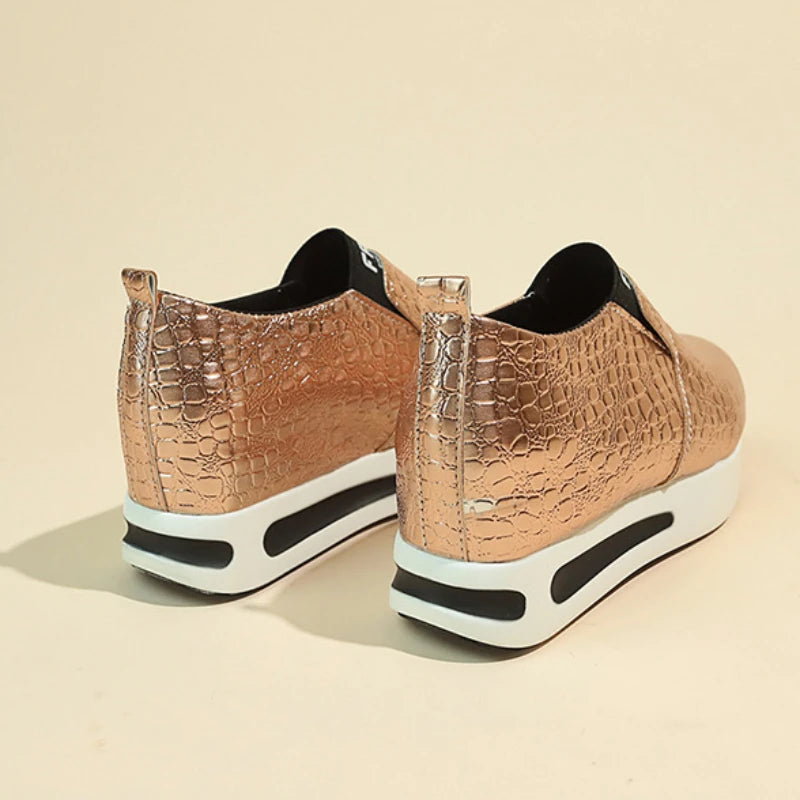 Damen Sneaker Silber mit Plateau – Slip-On Loafer aus PU-Leder mit Keilabsatz & dicker Sohle für Frühling & Herbst