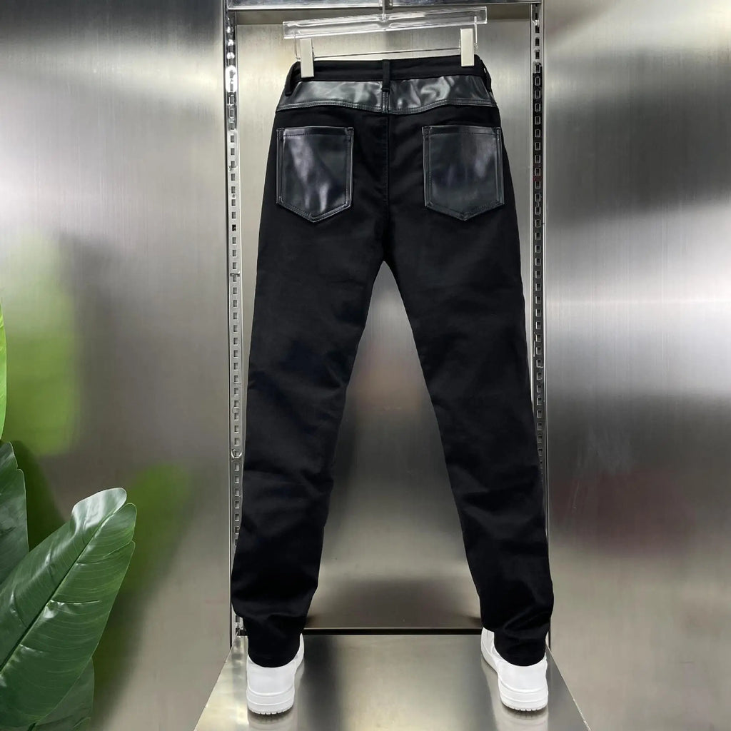 Pantalon en cuir PU Slim Fit pour hommes – Tuyau de motard coupe-vent avec design patchwork et fermeture à glissière, pantalon de moto moderne pour le sport et l'herbe