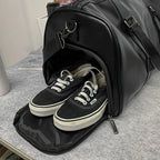 Minimalistische Herren Reisetasche – Schwarze PU Leder Weekender Bag, wasserfest, große Kapazität für Sport, Fitness und Kurztrips