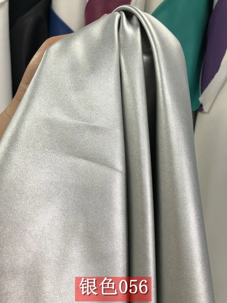 Dünnes weiches Kunstleder Meterware – Elastischer PU-Lederstoff mit Schafprägung für Kleidung, Taschen & DIY Nähprojekte