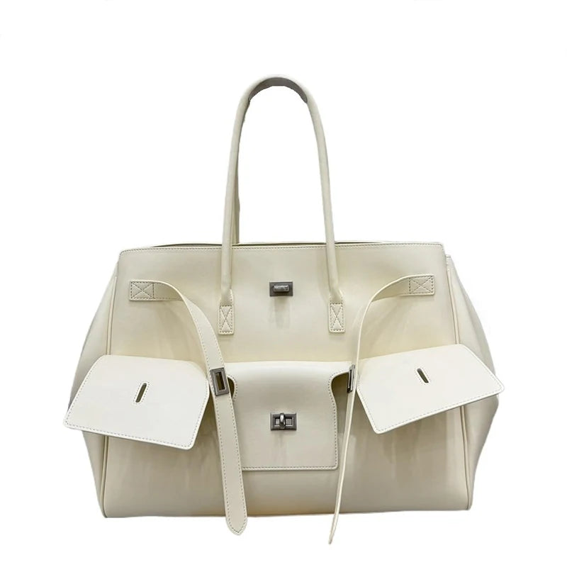 Luxuriöse Damen Wing Tote Bag mit silberner Schnalle – Große Designer Schultertasche mit Quasten, edle Commuter Tasche