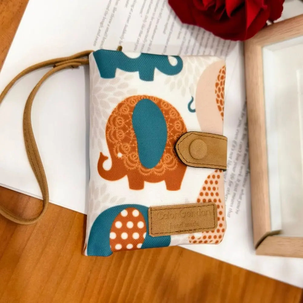 ISKYBOB Süße Damen Geldbörse aus PU-Leder – Kurze Wallet mit Reißverschluss & Druckknopf, Cartoon-Print, Kartenhalter & Münzfach
