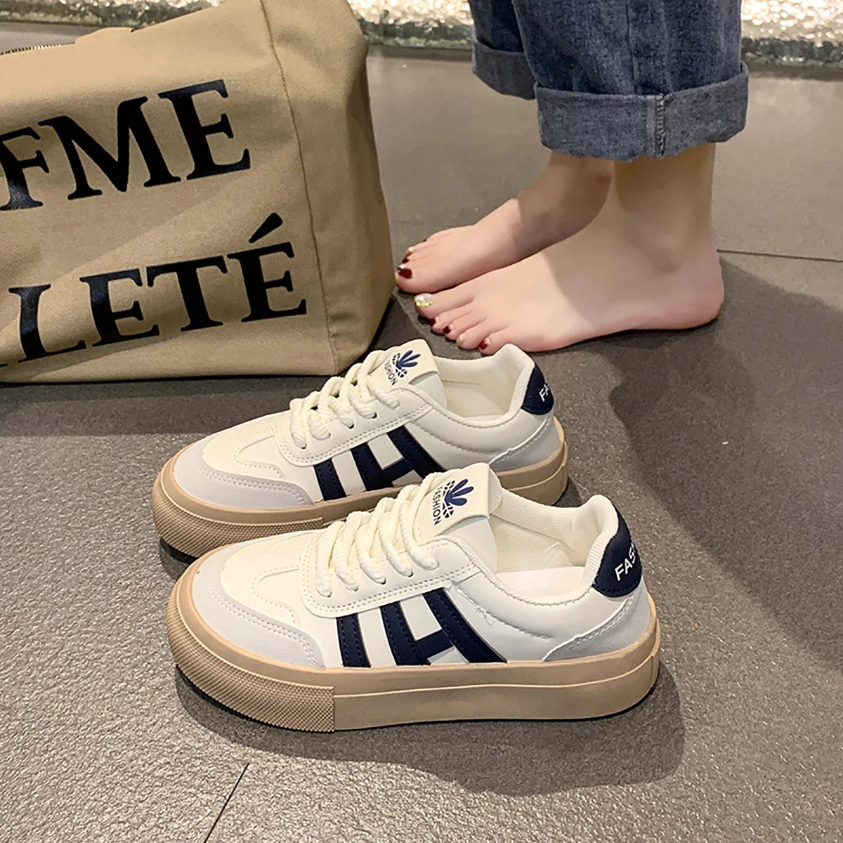 Damen Plateau Sneaker – Chunky Outdoor Trainer mit Höhenerhöhung aus Velours-Optik für Frühling & Herbst