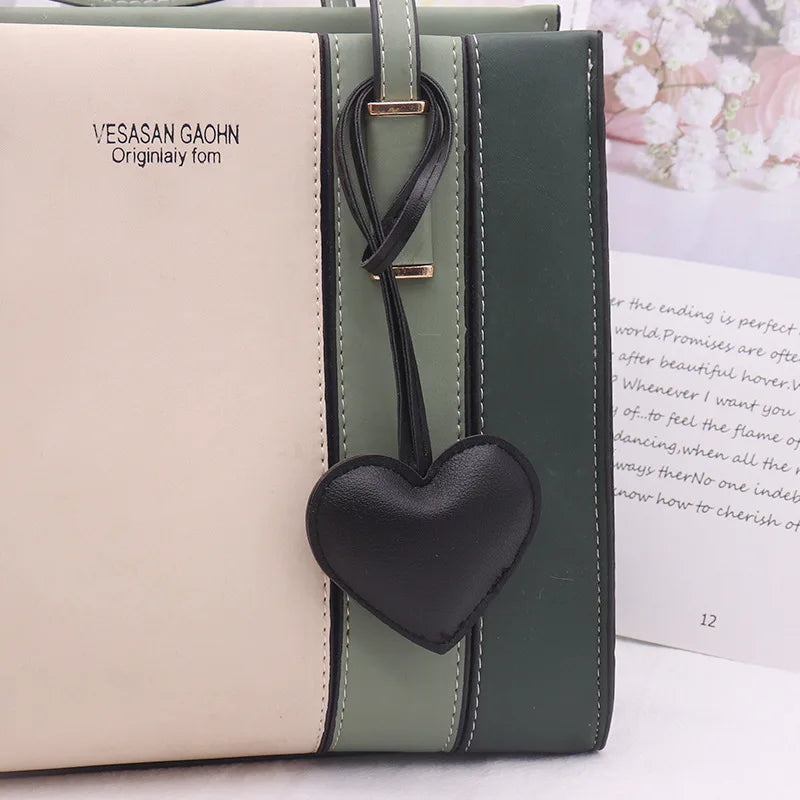 Herz Schlüsselanhänger aus Leder in Rosa &amp; Rot – Süßer Love Keychain als Taschenanhänger &amp; Geschenkidee für Frauen und Mädchen 