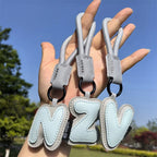 A–Z Leder Initialen Schlüsselanhänger – Geflochtenes Armband-Keyring mit Buchstaben Anhänger für Auto, Tasche & Accessoires