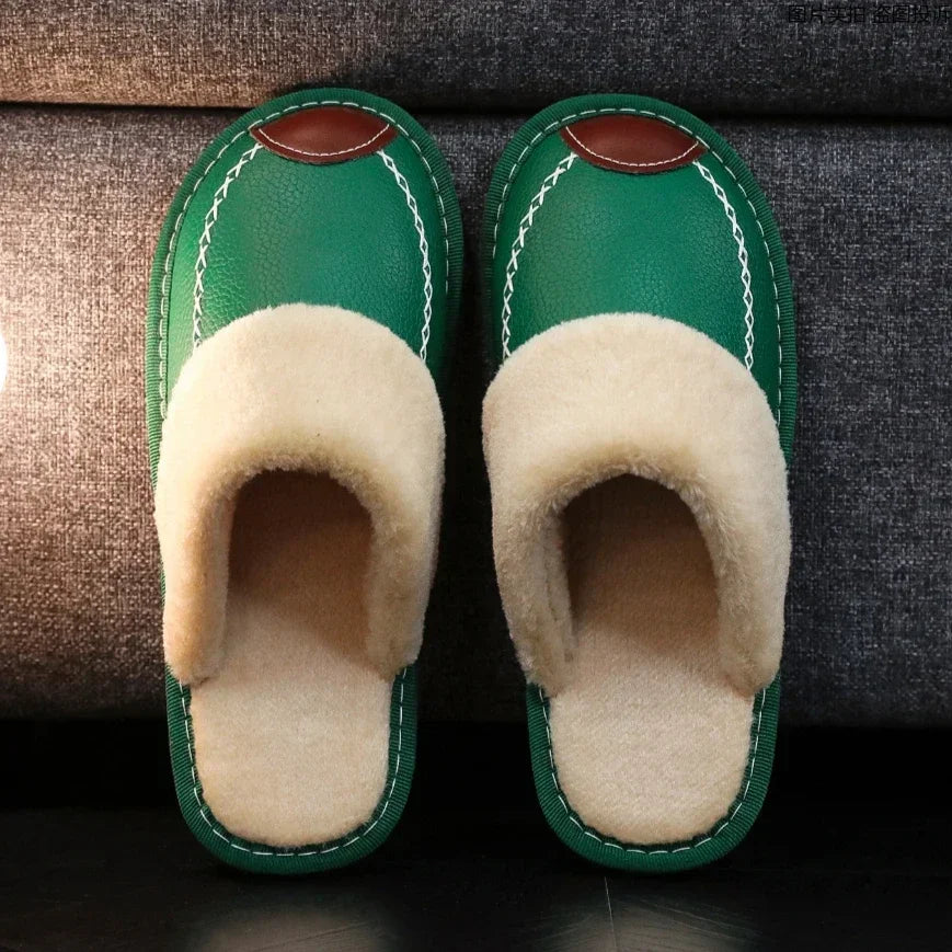 Herren Winter Hausschuhe aus PU-Leder – Warme Indoor Slipper mit Plüschfutter, Rutschfeste & Wasserabweisende Lederschuhe für Zuhause