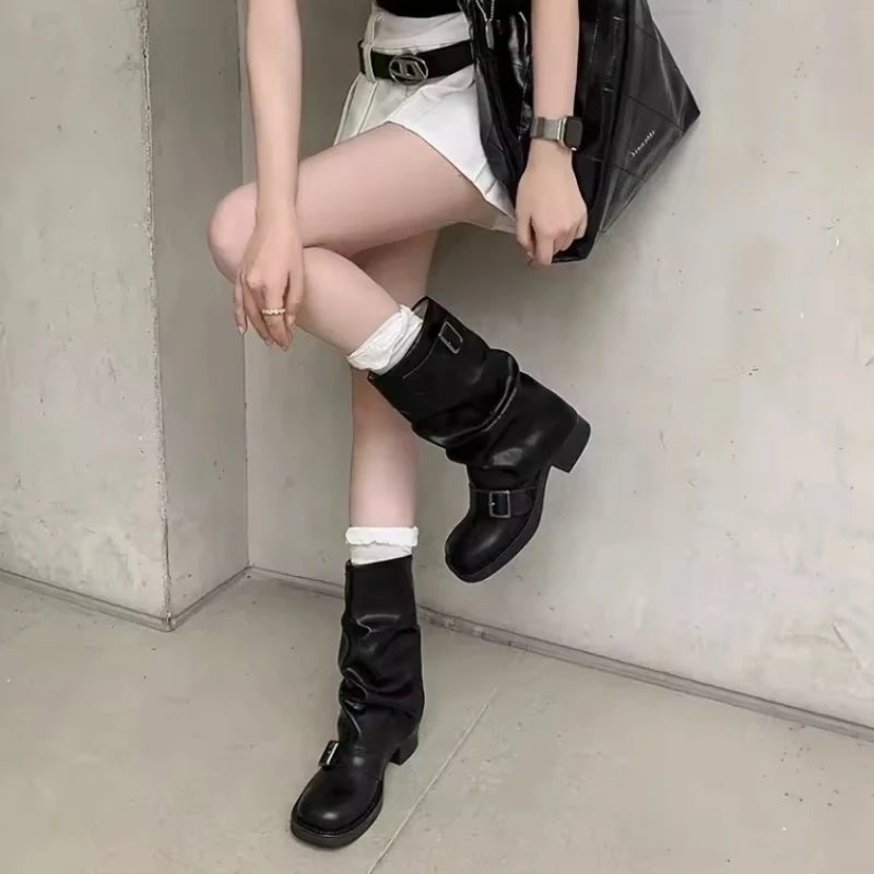 Luxuriöse Damen Biker Boots aus PU-Leder – Slip-On Mid-Calf Stiefel im Retro-Stil mit Blockabsatz & Schnallendetail