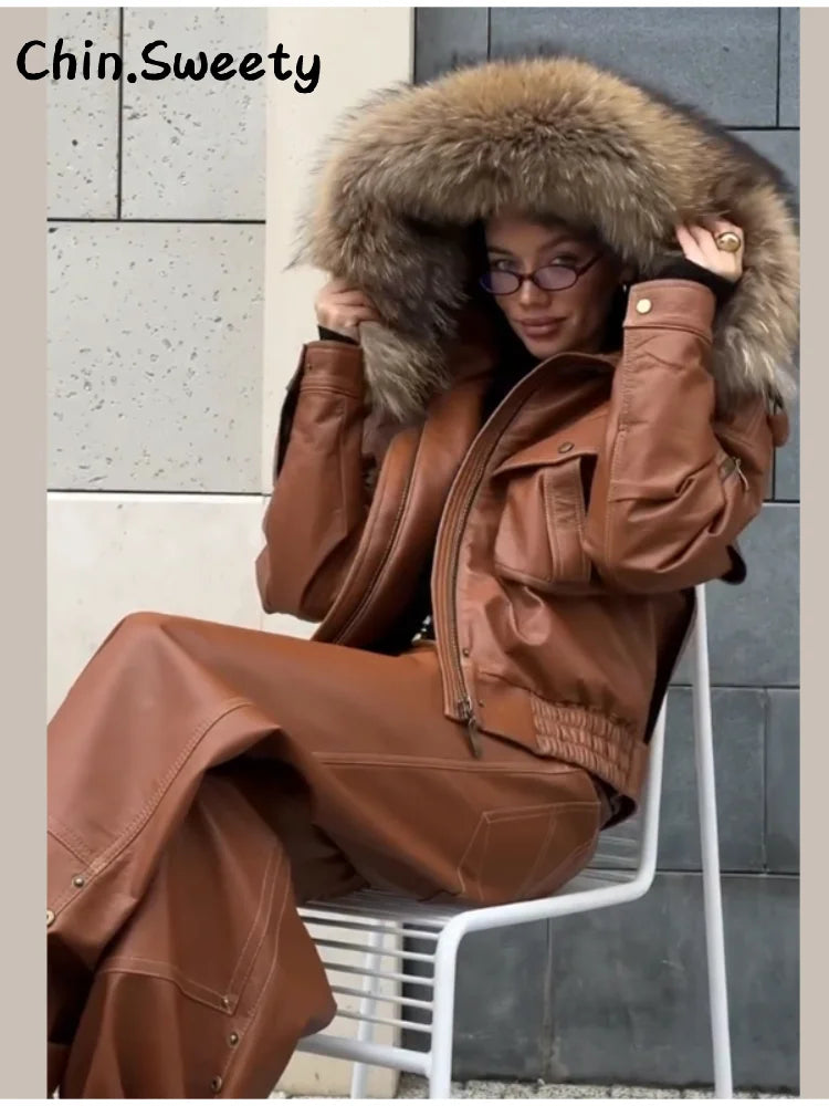 Damen Lederlook Zweiteiler 2025 – High-Street Set aus Jacke & Hose mit abnehmbarer Kunstfell-Kapuze, Herbst- & Winter-Outfit mit Stil