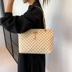 Yogodlns Damen Tote Bag – Große Schultertasche aus weichem PU-Leder mit Karomuster und dekorativer Quaste