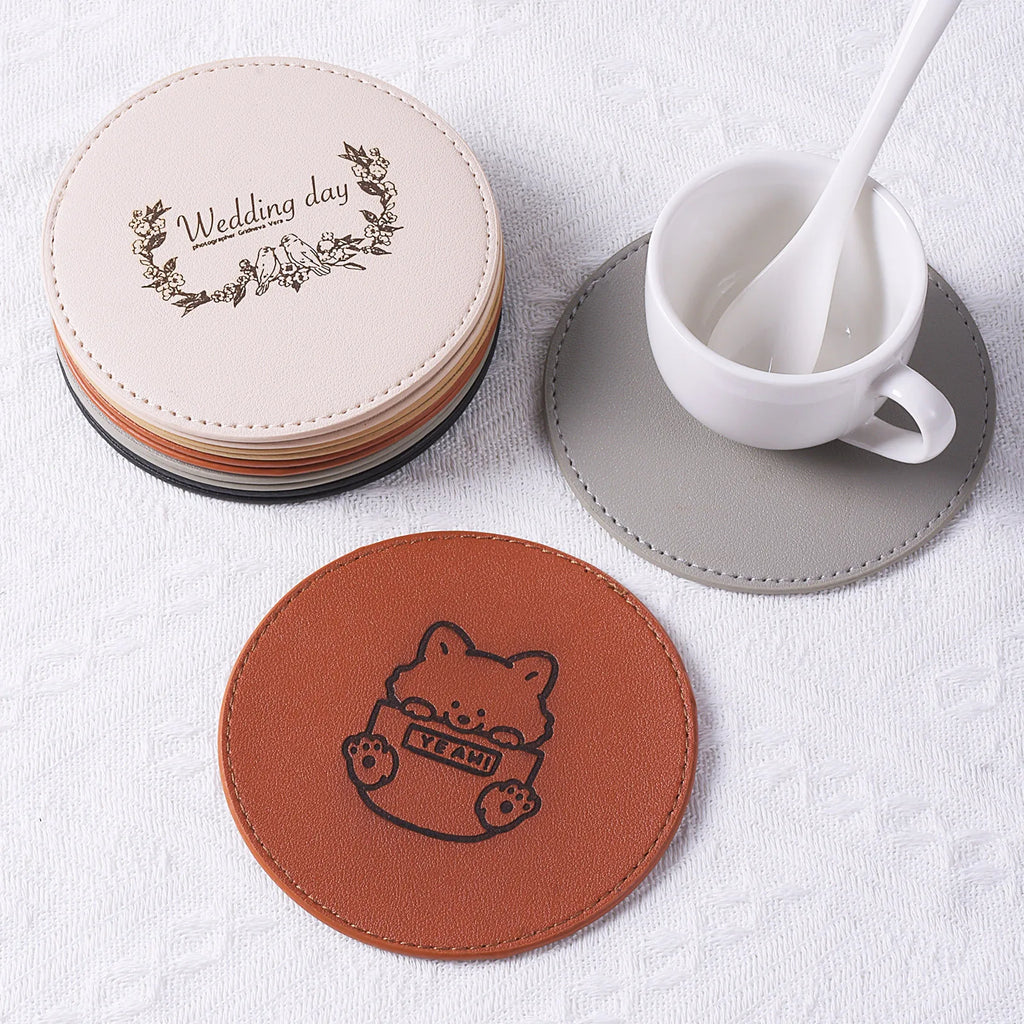 Personalisierte PU Leder Untersetzer (5er Set) – Wasserdicht, hitzebeständig & rutschfest, runde Getränkeunterlagen mit Logo für Zuhause & Bar