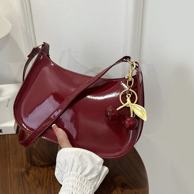 Vintage Retro Damen Schultertasche aus PU-Leder – Crossbody Handtasche mit Kirsch-Anhänger, Weich & Lässig