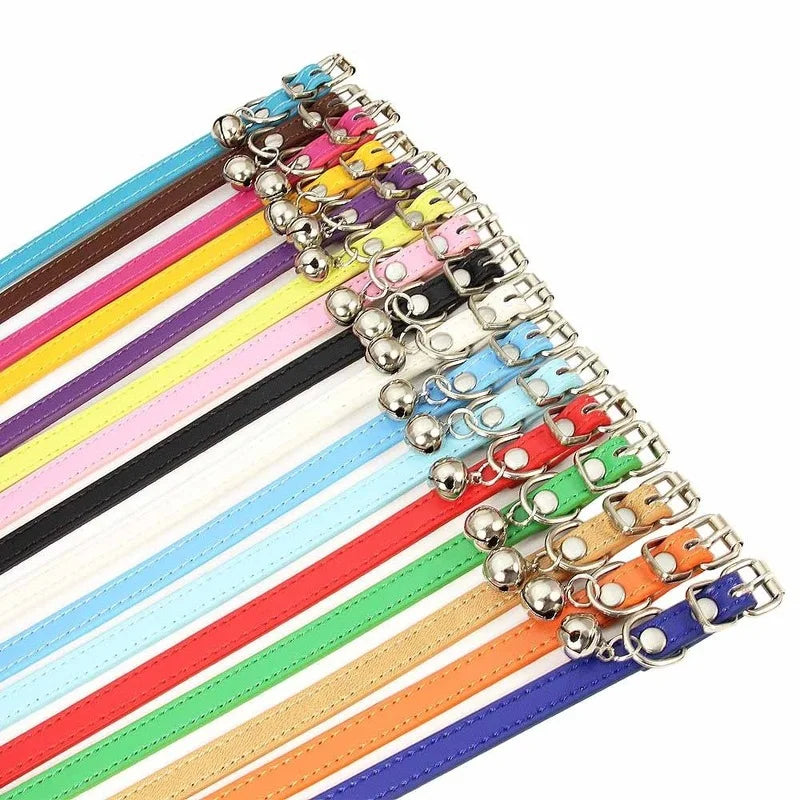 PU Leder Hundehalsband mit Glöckchen – Leichtes, farbenfrohes Halsband für Hunde & Katzen (Chihuahua, Welpen & Katzen)