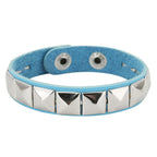 Punk Rock Lederarmband mit Nieten – Einreihiges PU Leder Cuff Armband mit quadratischen Spikes, Unisex Wristband für Damen & Herren