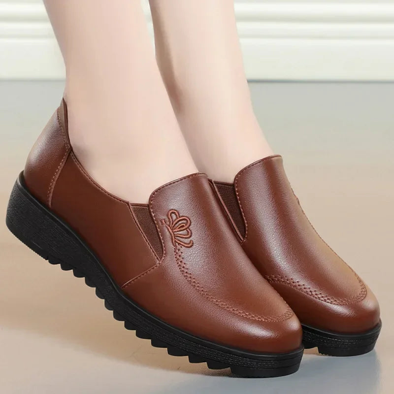 YanCloud Damen Leder Loafers – Bequeme Slip-On Flats mit 3 cm Absatz, atmungsaktive Mokassins für Alltag & Autofahren