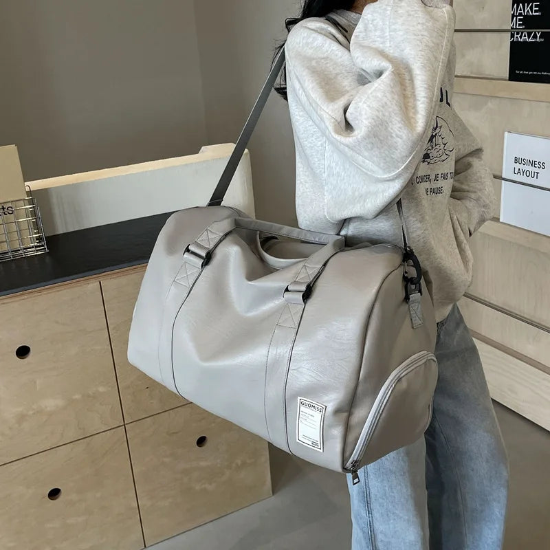 Sac de sport pour femme en cuir PU – Stilvolle Fitness- &amp; Reisetasche als Duffle, Schulter- und Wochenendtasche mit Schuhfach