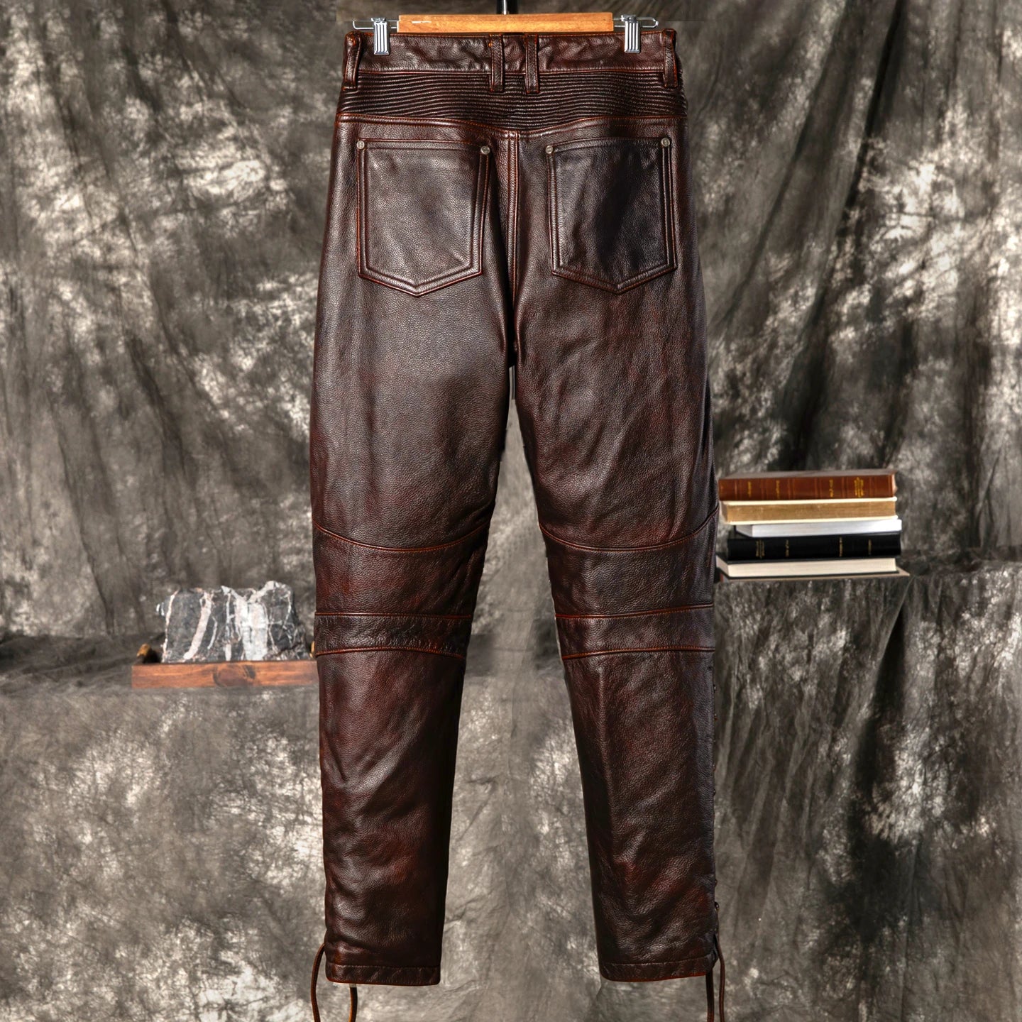 Herren Echtlederhose in Rotbraun – Vintage Motorrad-Lederhose aus natürlichem Rindsleder, warme Winterhose im Retro-Stil bis 5XL