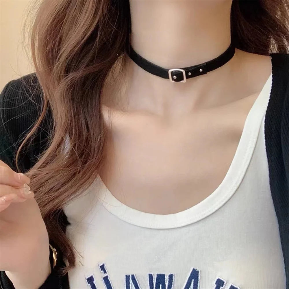 Schwarzer Leder Choker für Damen – Vintage Clavicle Chain Halsband aus feinem PU-Leder, eleganter Gothic Schmuck