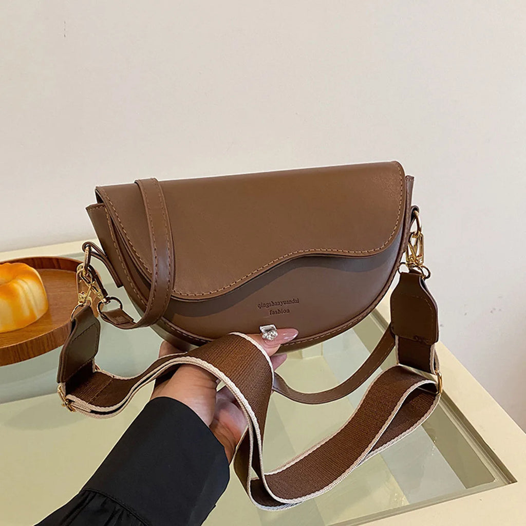 Damen Crossbody Tasche – Minimalistische Satteltasche aus Spaltleder, Trendige Schultertasche für Alltag & Freizeit