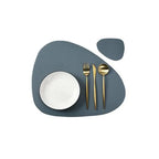 Orange Tischset &amp; Untersetzer Set aus PU-Leder – Öl- &amp; Wasserabweisende Platzsets in unregelmäßiger Form für Küche, Esstisch &amp; Café