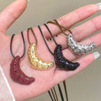 Lange Halskette mit Horn-Anhänger – Elegante Lederkordel Sweater Chain im Boho-Stil für Damen