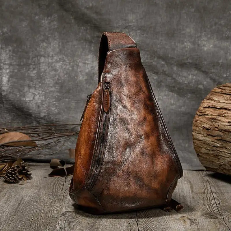 MOTAORA Vintage Damen Leder-Rucksack – Handgefertigter Echtleder Rucksack mit floraler Prägung, kompakt & diebstahlsicher