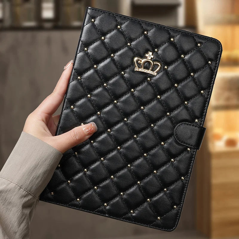 Luxury Crown PU Leder Case für iPad 9.7, 10.2 & 10.9 Zoll – Elegante Tablet Schutzhülle mit Bling Krone, Standfunktion & Wake-Sleep
