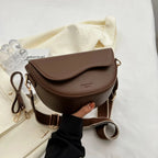 Damen Vintage Saddle Bag – Kleine Schultertasche aus PU-Leder mit Klappe & Breitem Crossbody-Riemen