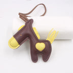 Niedlicher Esel Schlüsselanhänger aus Leder mit Kordel – Verspielter Tier-Keychain als Taschen- &amp; Autoanhänger Geschenkidee Modell K7136 