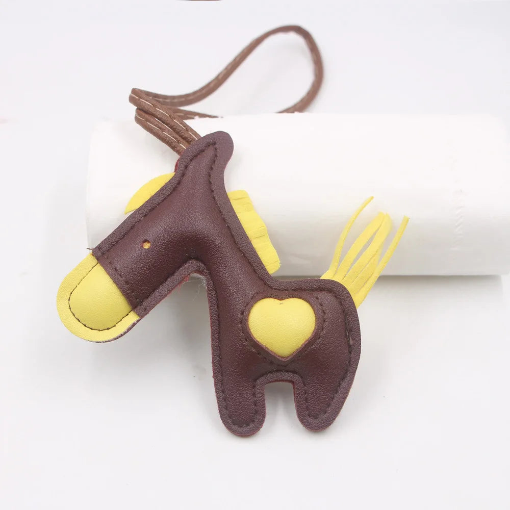 Niedlicher Esel Schlüsselanhänger aus Leder mit Kordel – Verspielter Tier-Keychain als Taschen- &amp; Autoanhänger Geschenkidee Modell K7136 