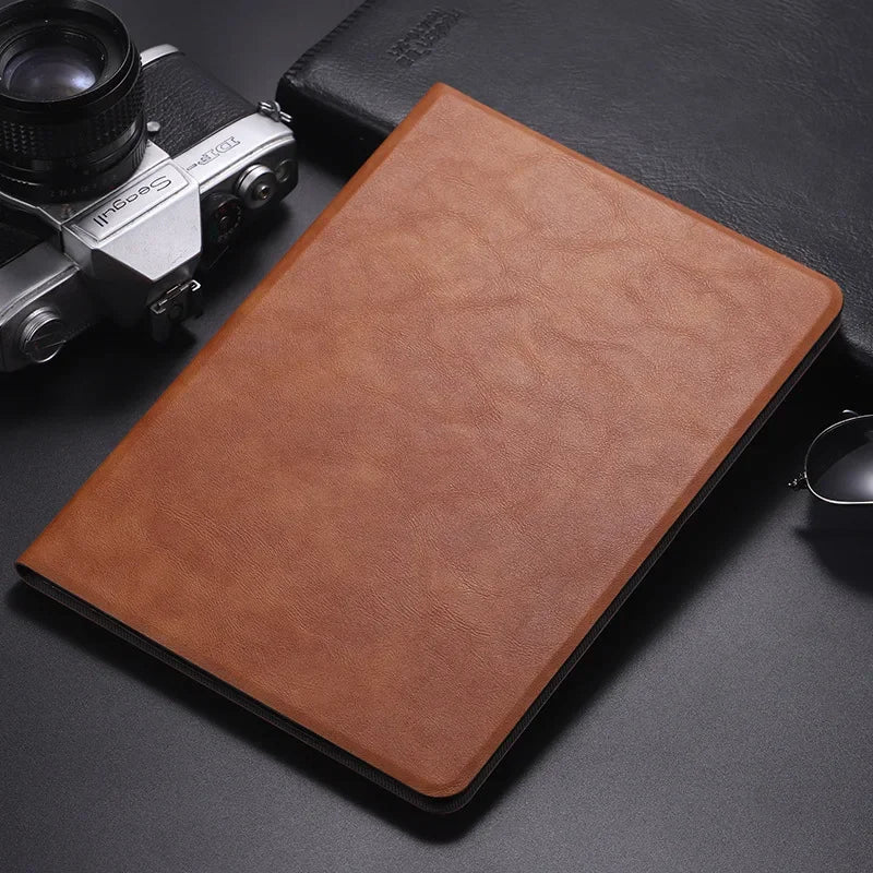 Schlichte Leder Tablet-Hülle im Book-Style für iPad 10.2 (7., 8. & 9. Gen), iPad 10. Gen, iPad Air 4 & 5, iPad mini & iPad Pro 11 – Stand Cover mit Rundumschutz