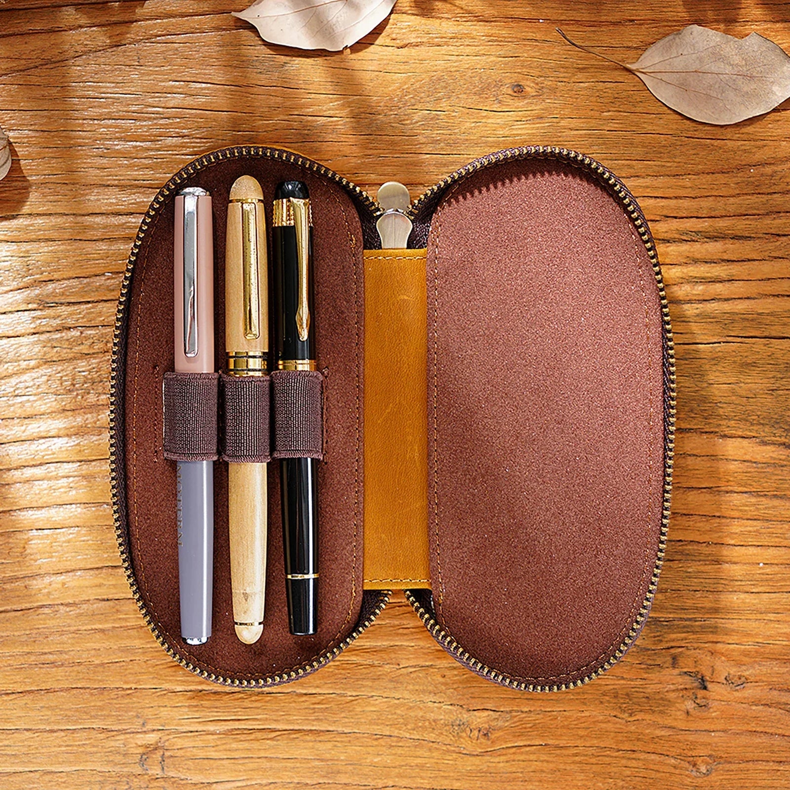 Echtleder Stifteetui mit 3 Fächern & Reißverschluss – Retro Organizer Pen Case für Füllfederhalter, Schule & Büro