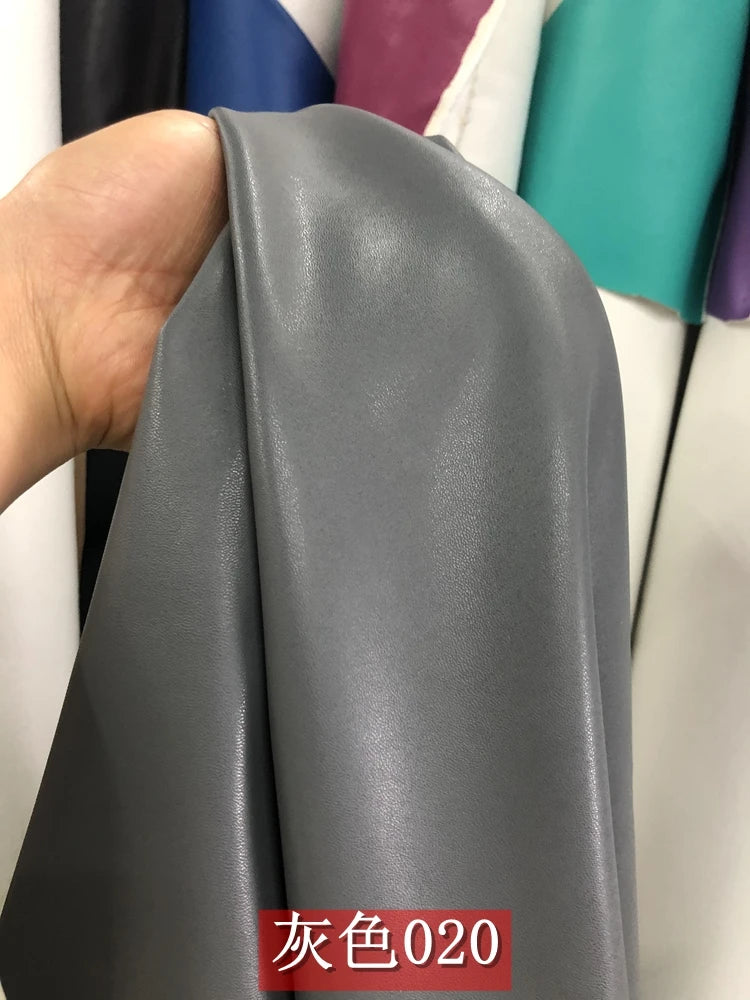 Dünnes weiches Kunstleder Meterware – Elastischer PU-Lederstoff mit Schafprägung für Kleidung, Taschen & DIY Nähprojekte
