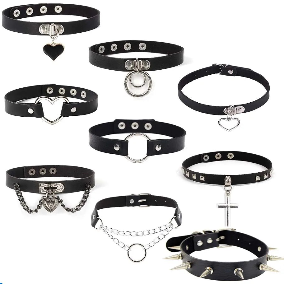 Punk Gothic Choker aus schwarzem PU-Leder – Fledermaus Halsband mit Herzschloss, Schlüssel & Spikes für Damen
