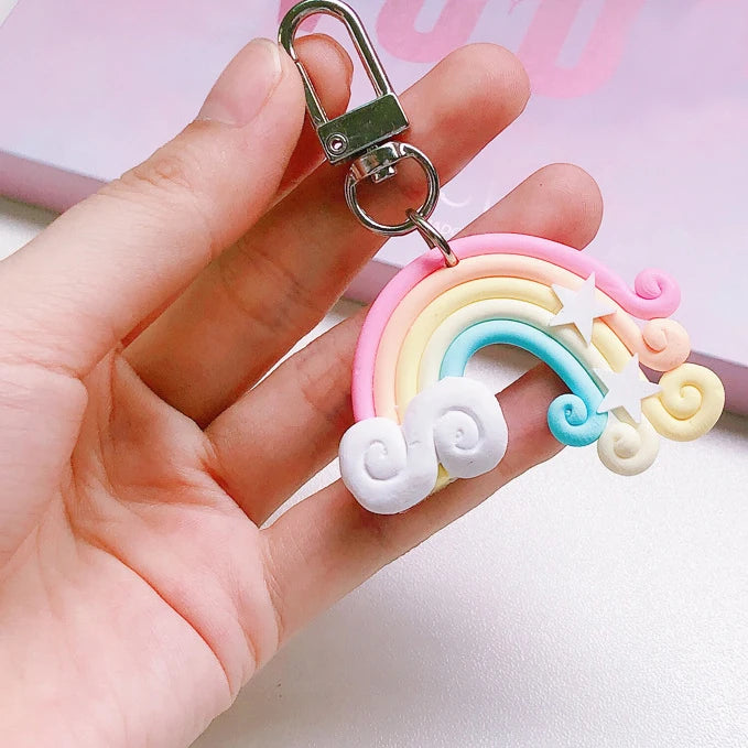 Süßer Regenbogen-Schlüsselanhänger aus Leder – Geflochtener Quasten-Keychain mit Herz, Stern &amp; Glöckchen, verspieltes Taschen-Accessoire für Frauen &amp; Mädchen